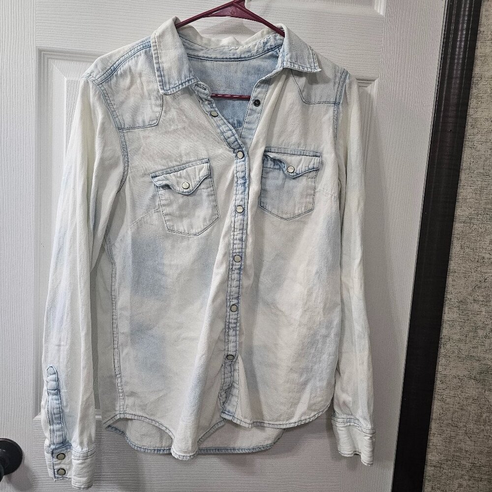 Gap Ladies Button-up Denim Shirt Size M